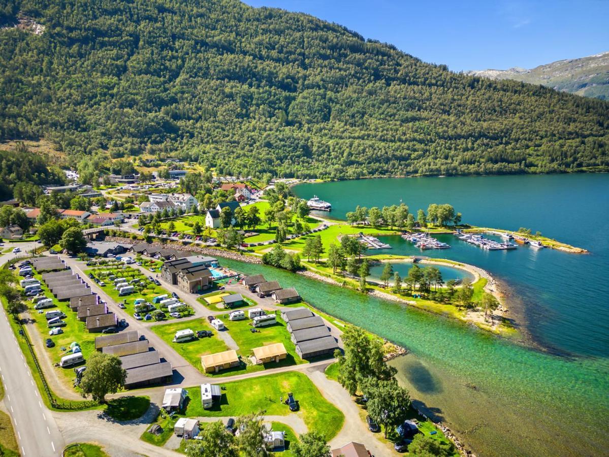 Mikkelparken Ferietun Feriepark Kinsarvik